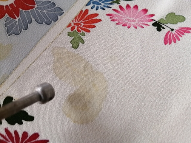 染み抜きを依頼すべきタイミングを見極める方法